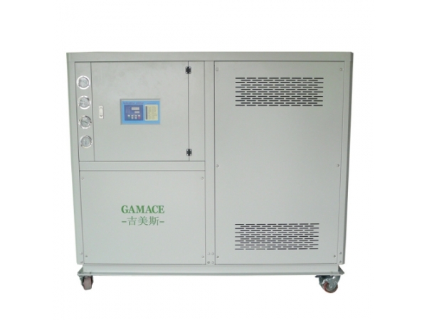 確保冷油機(jī)排出油回到冷油機(jī)內(nèi)，防止因大小問題破壞機(jī)組的使用